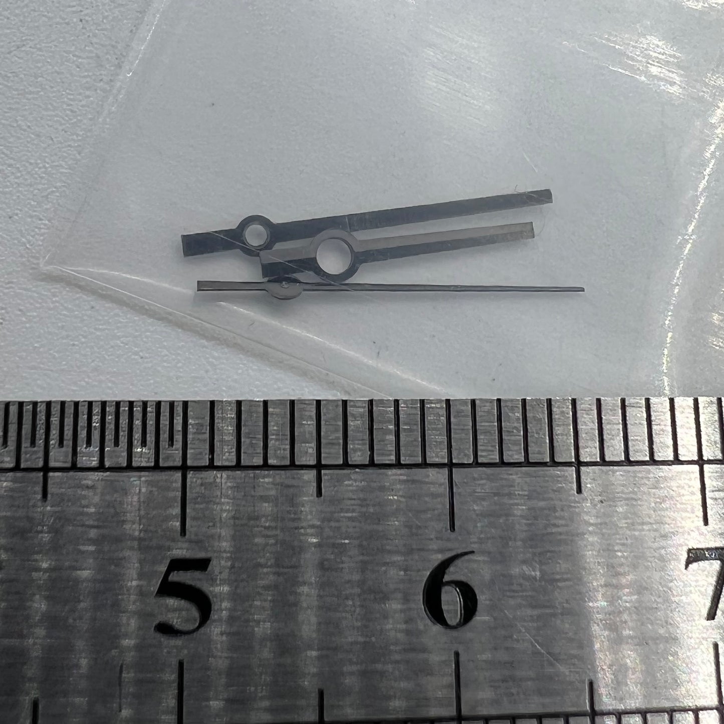 Black trim watch hands with no lume, compatible with NH35, NH36, 4R, and 7S movements, ideal for precise repairs.