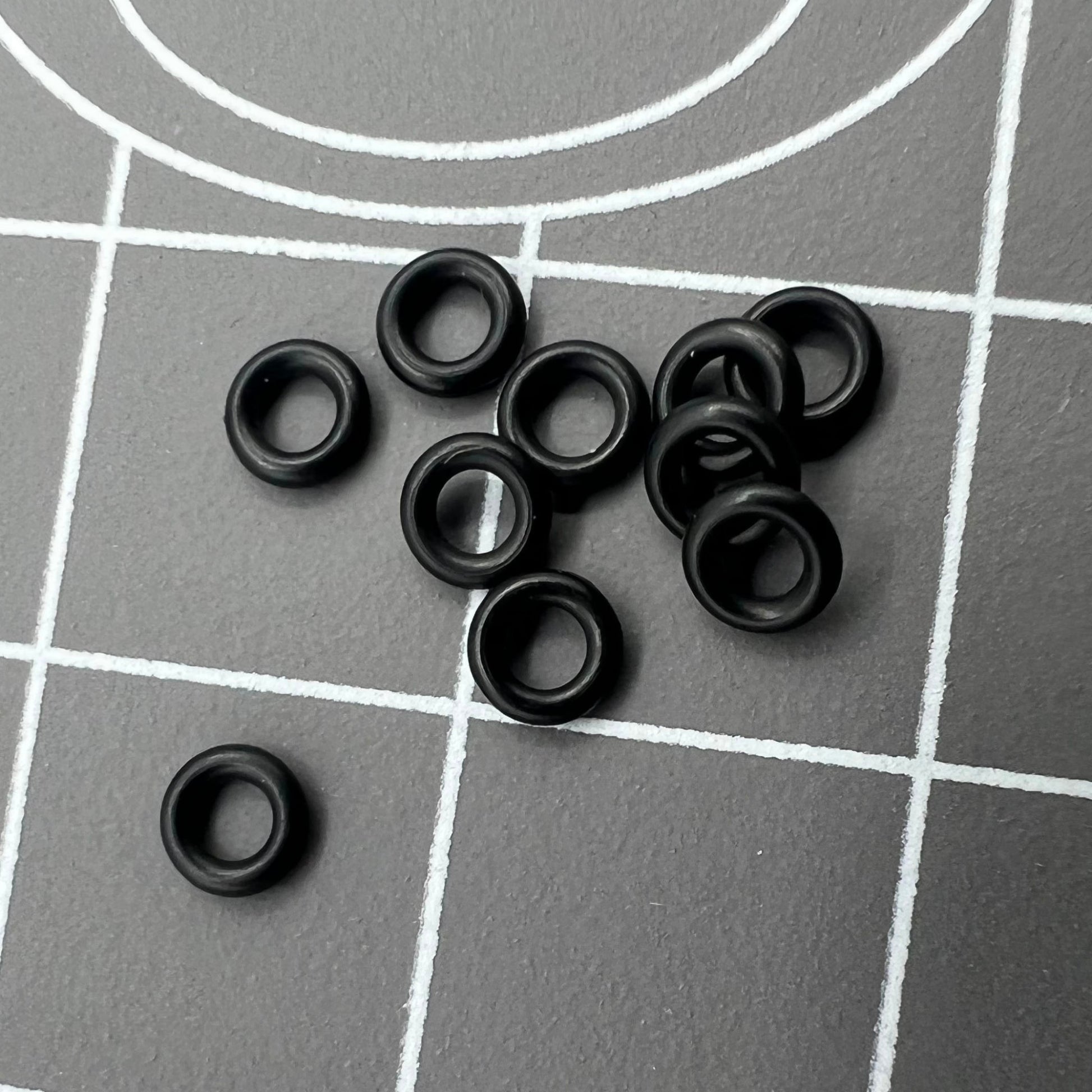 300pcs Japan waterproof mini O-ring set, 30 sizes (1.5-1.8mm) for watch crown seal repairs.