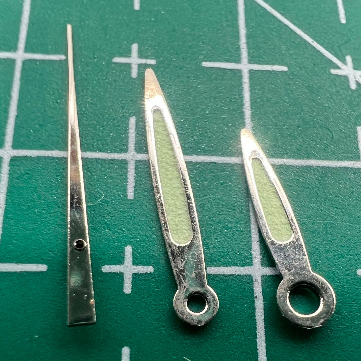 Arrow-shaped green luminous watch hands set for Miyota 2035, enhancing readability and style.