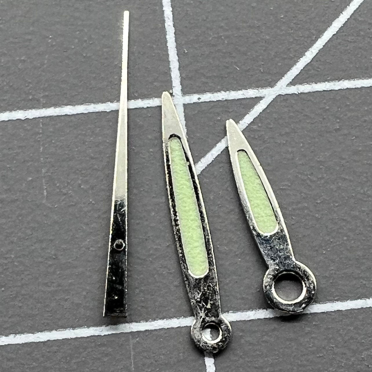 Arrow-shaped green luminous watch hands set for Miyota 2035/2115/2105/2305 wristwatch repairs.