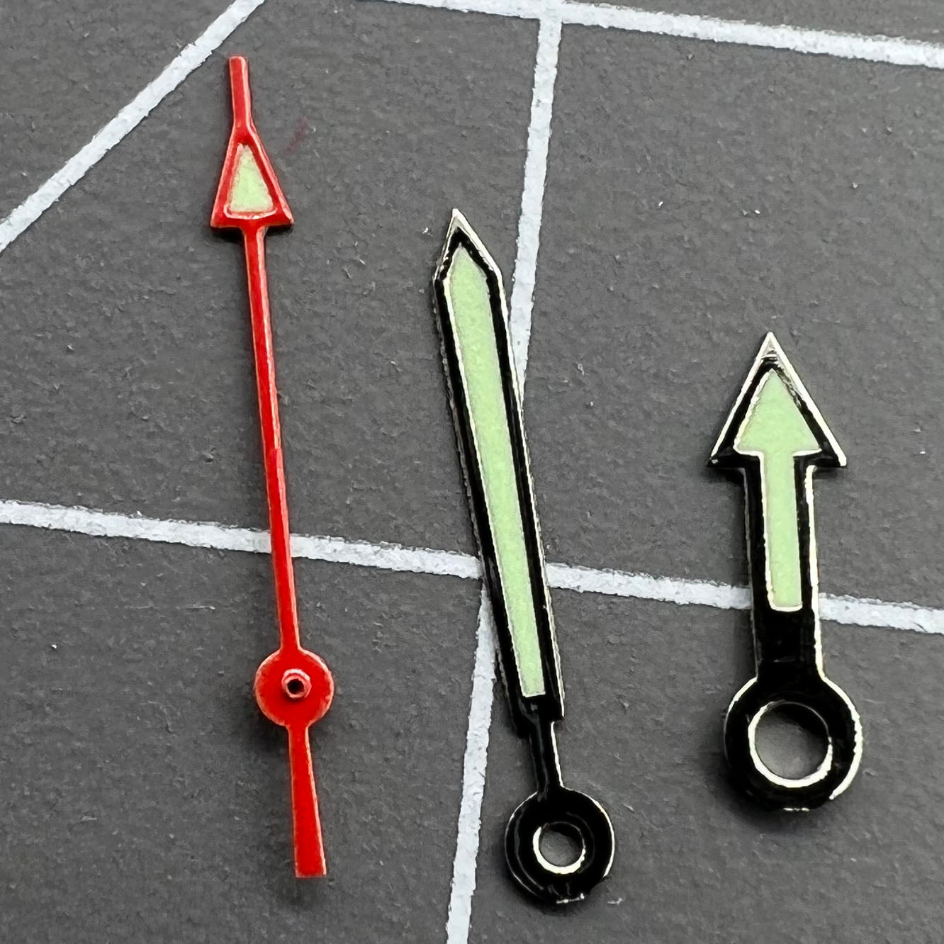 Arrow-shaped green luminous watch hands set for Miyota 2035 and compatible movements.