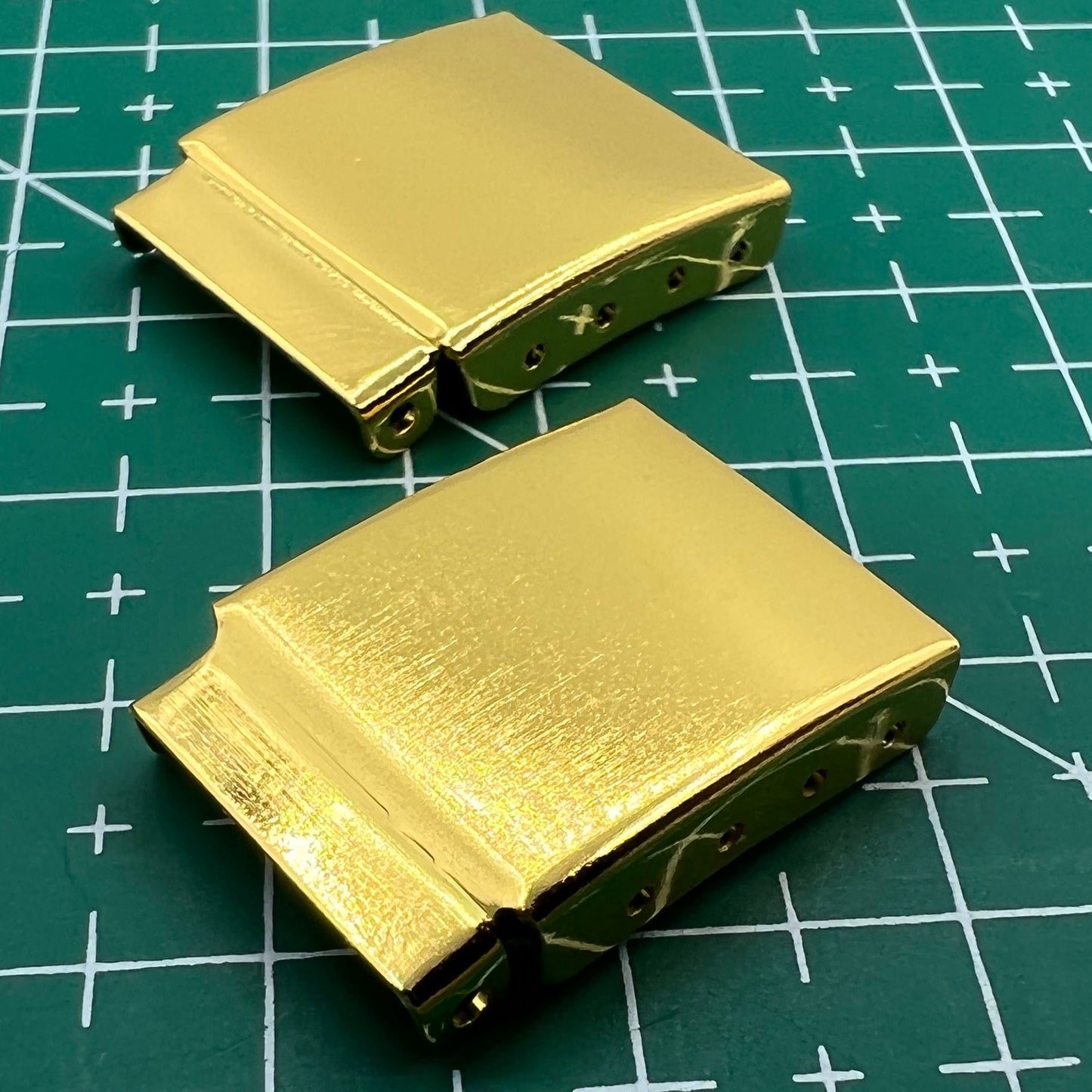 14PCS golden watch strap extenders with clasps for adjustable bracelet length, compatible with multiple watch brands.