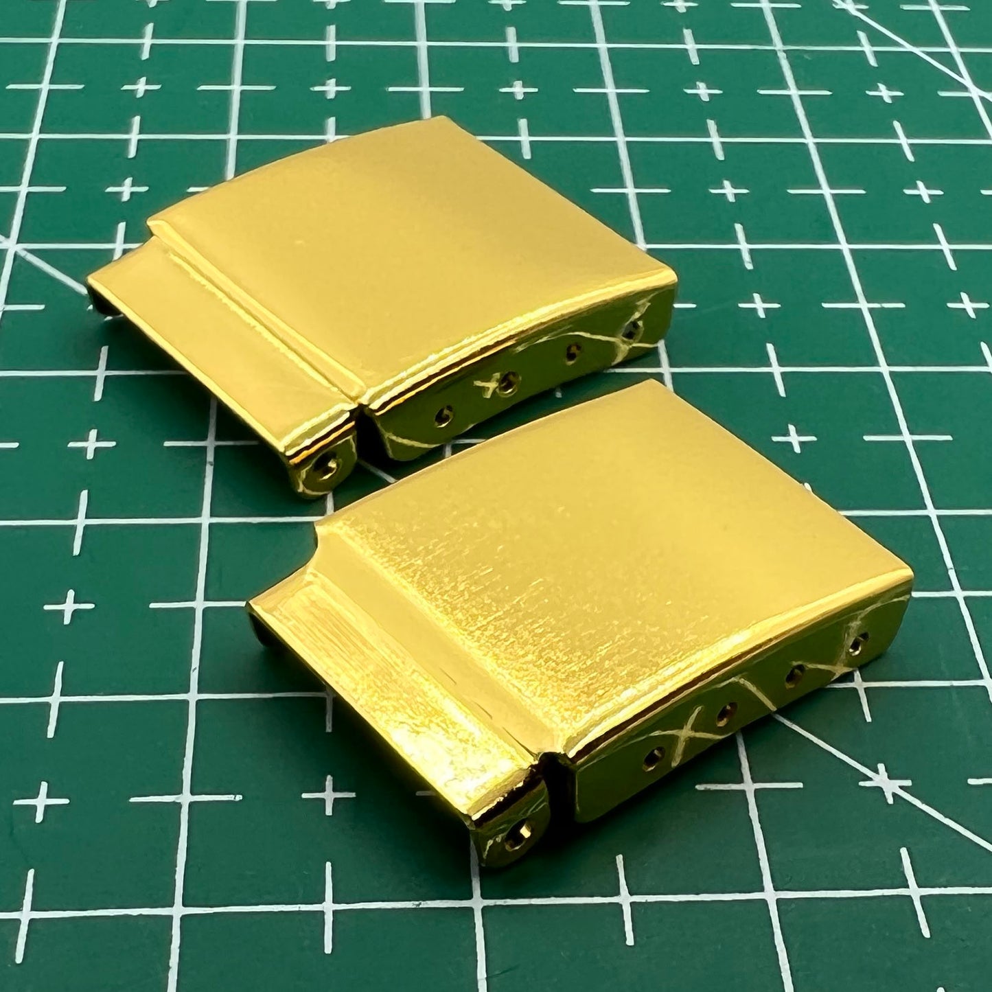 14PCS golden watch strap extenders with clasp links for adjustable bracelet length, compatible with various brands.