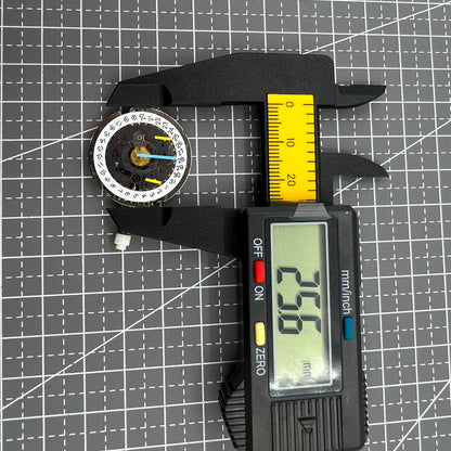 Swiss ISA 8162 quartz watch movement with date at 4, ideal for accurate watch repairs and replacements