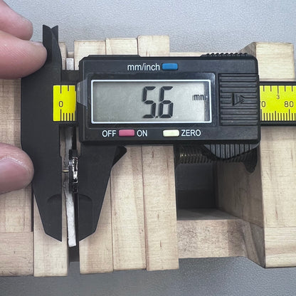 Japan Hattori Epson TMI Y121E quartz watch movement for precise timekeeping in wristwatches.