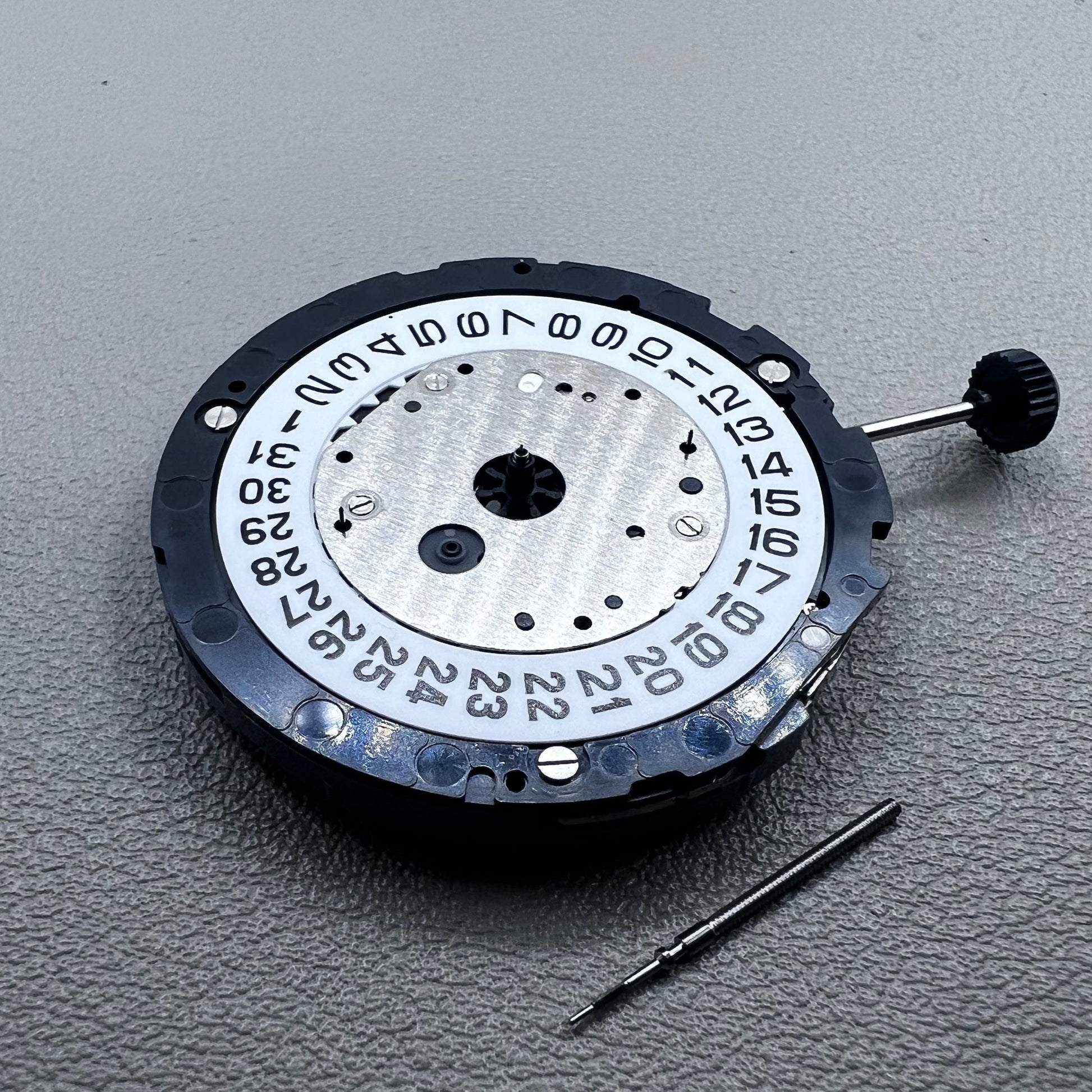 Japan Miyota 6S21 quartz watch movement with date display at 3 o'clock for precise timekeeping