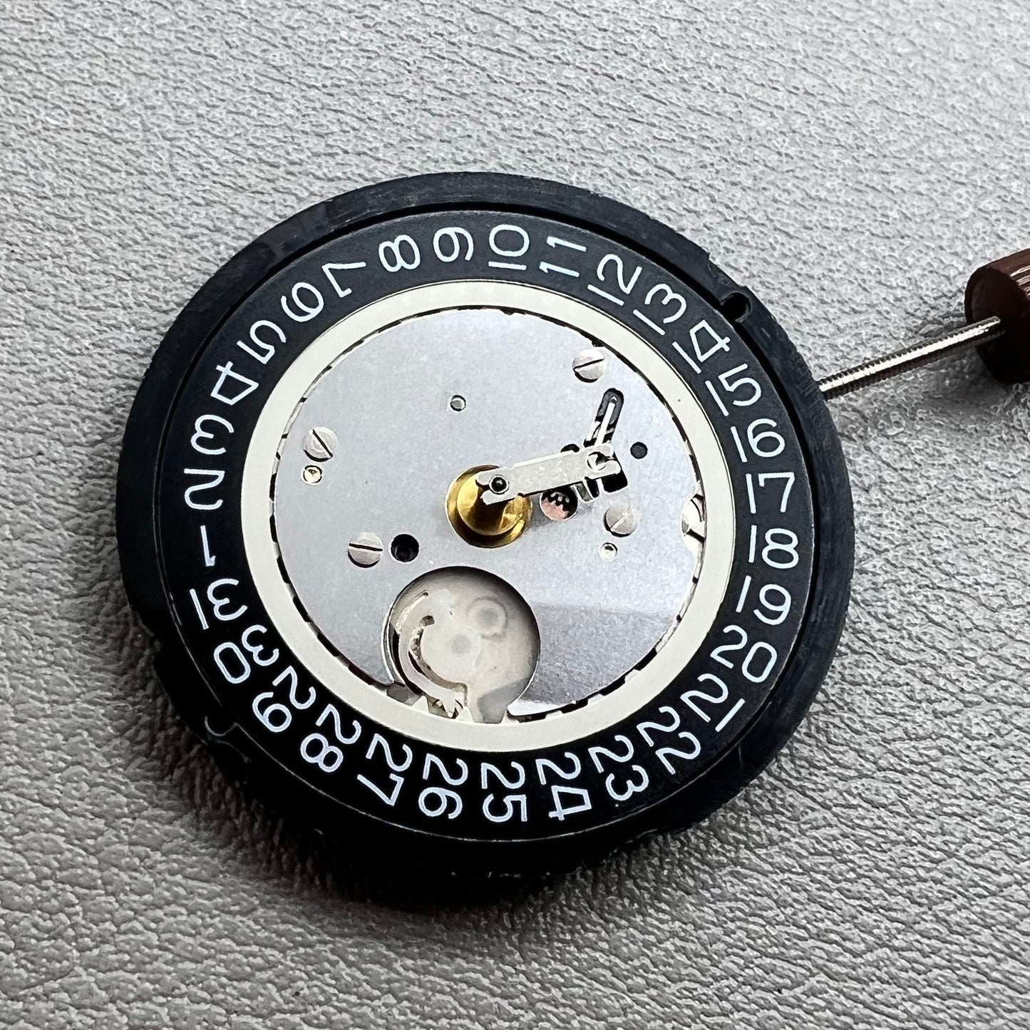 Mouvement à quartz Ronda 515 disque noir suisse hauteur 5,3 mm HCP3