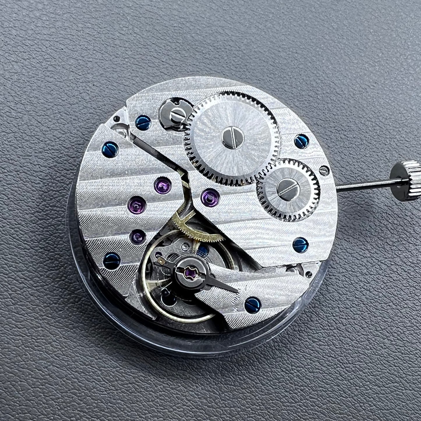 Mechanical hand winding watch movement Seagull 6497 with second hand at 6 o'clock position for watch repairs