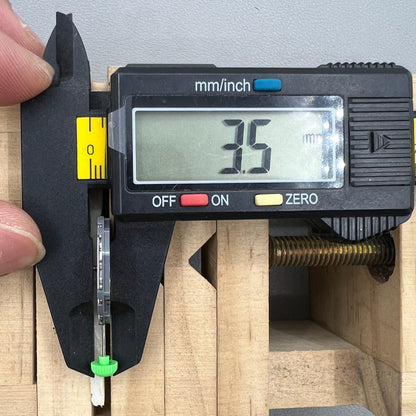 Japan Miyota 4U13 Quarzwerk Uhrwerk mit 3 Zeigern und Datum bei 6 Uhr f�r pr�zise Zeitmessung