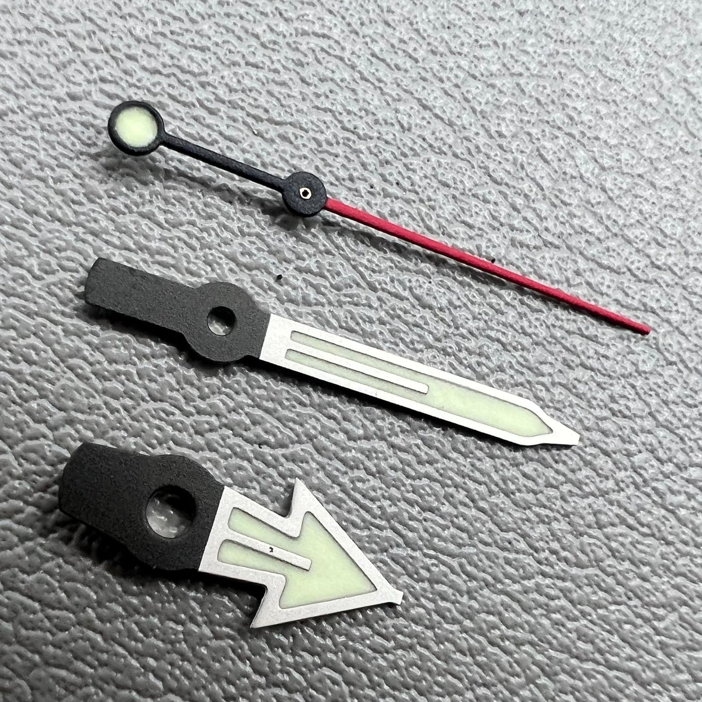 Red second hand watch hand with C3 lume, designed for Tuna NH35/36 NH70/72 SKX007 models, high visibility.