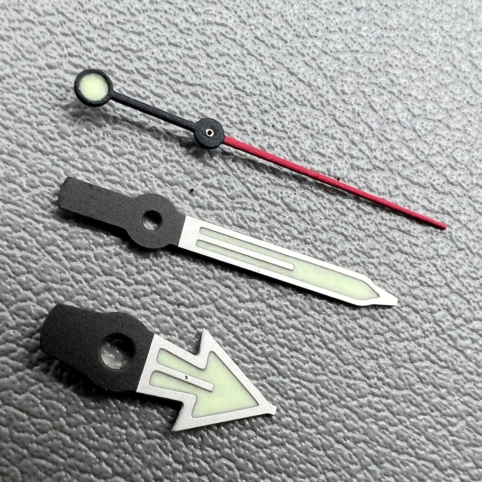 Red second hand watch hand with C3 lume, designed for Tuna NH35/36 NH70/72 SKX007 models, high visibility.