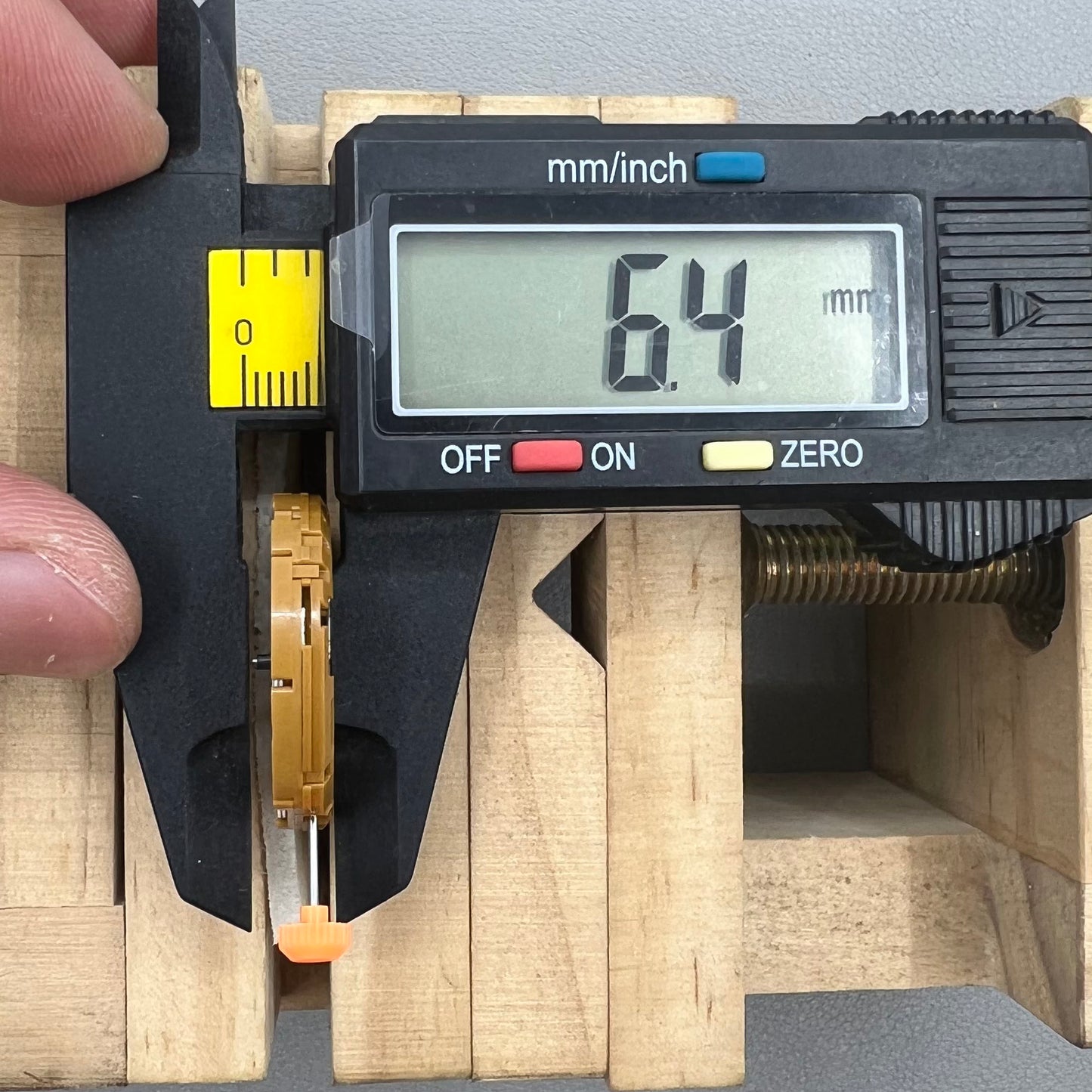 Japan Miyota GP00 quartz watch movement close-up, precision timekeeping mechanism for watches.