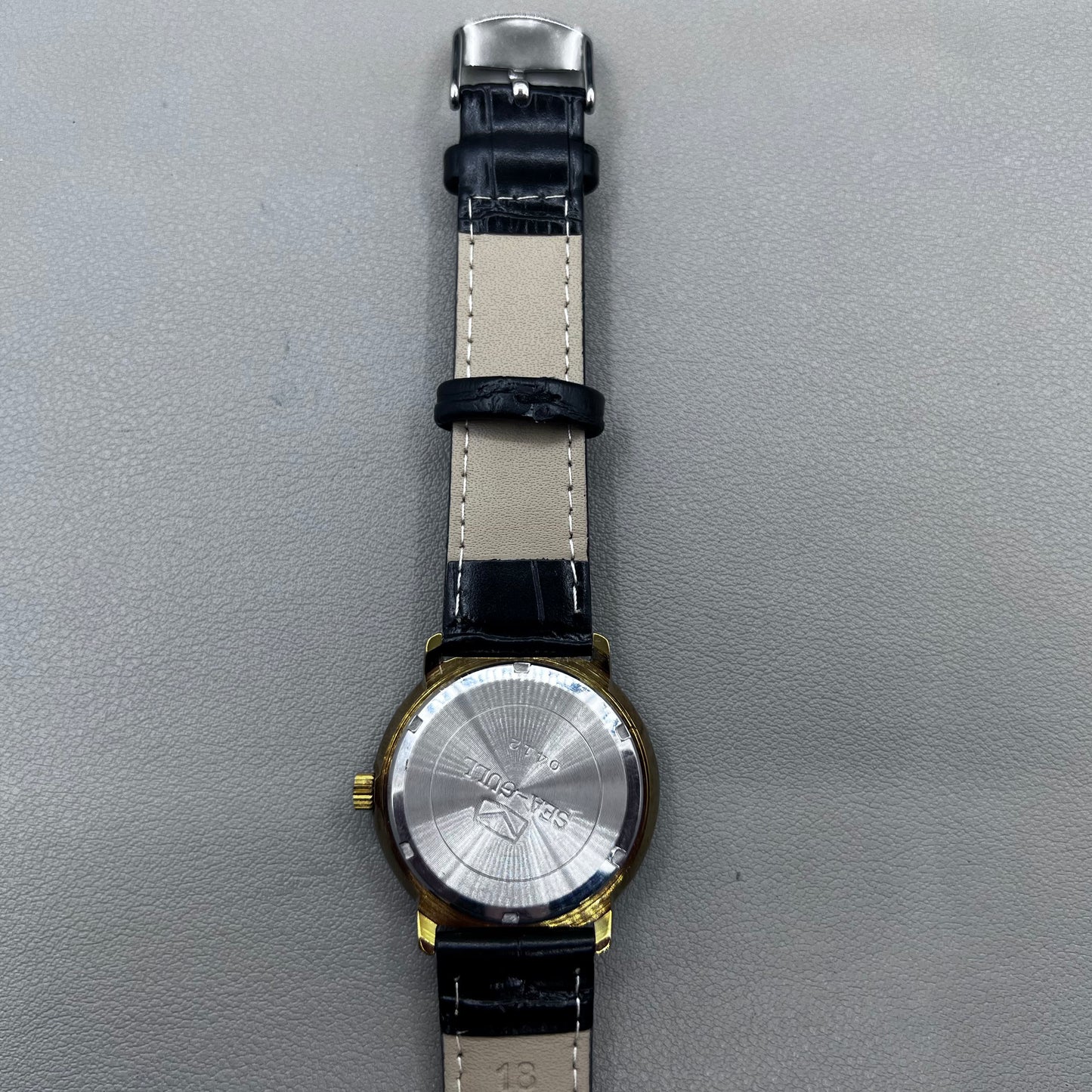 35mm Black Strap Round Golden Case Golden Dial Tianjin Seagull Manual Mechanical Watch