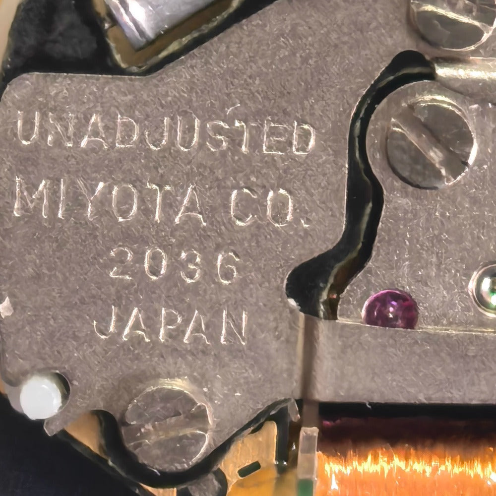 Miyota 2036 quartz watch movement with three hands and high cannon, golden finish, Japan made.