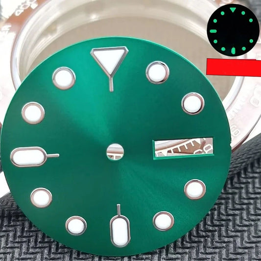 28.5mm metal watch dial with white paint, silver trim, nail green color for SKX007 NH36 model.