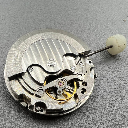 1. ?Multifunctional automatic mechanical watch showing moon phase?  
