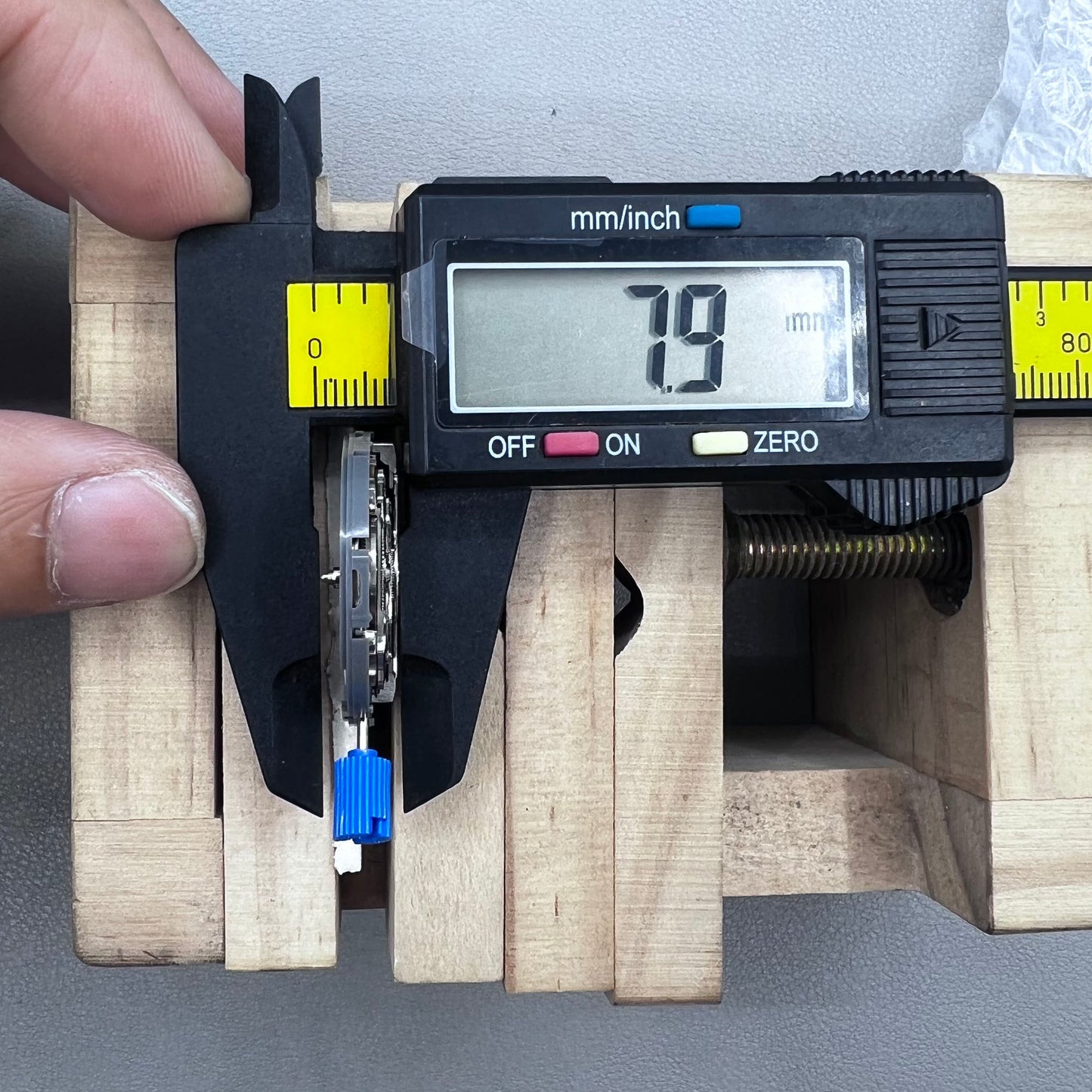 Seiko NH34 Mechanical GMT Movement Hacking Seconds Date@3 Black Disk