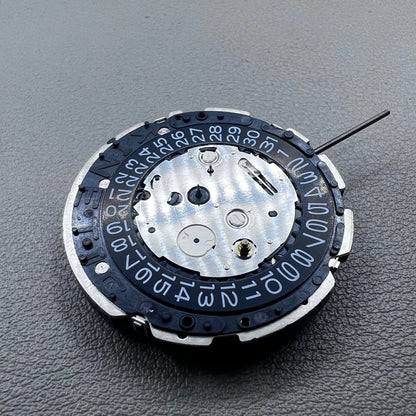 Original Japan Seiko 7L22A Quartz watch movement with black disk for precise timekeeping.