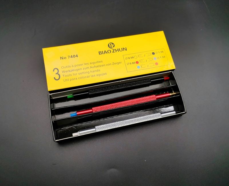 Set of 3 7404 double-headed plastic watch hands tools for precise fitting and pressing.