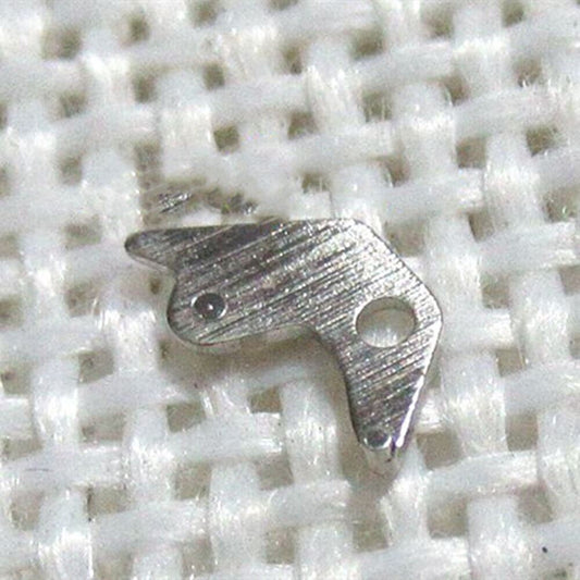 Setting lever for movement 8205, compatible watch part #443, ideal for precise time adjustment.