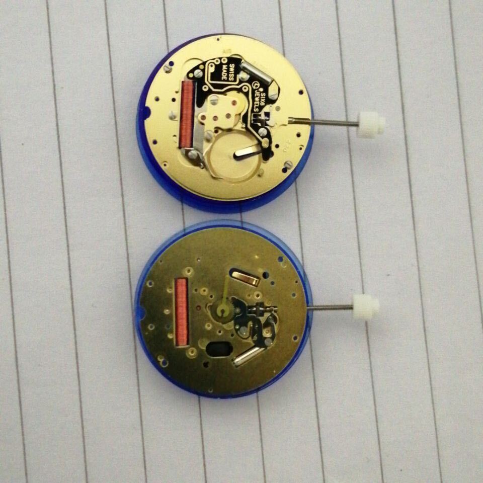 ISA 220 golden quartz watch movement, precise replacement for ISA 222 models by Watchmakers.