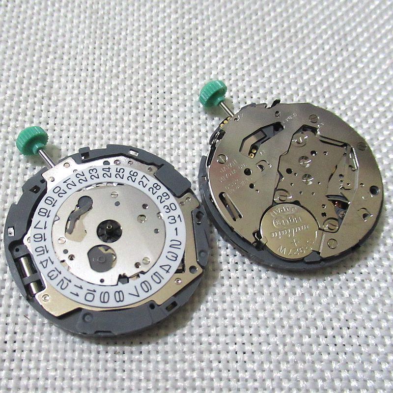 OS62 quartz watch movement with small second hand at 6 o?clock, repair part for precision timekeeping.