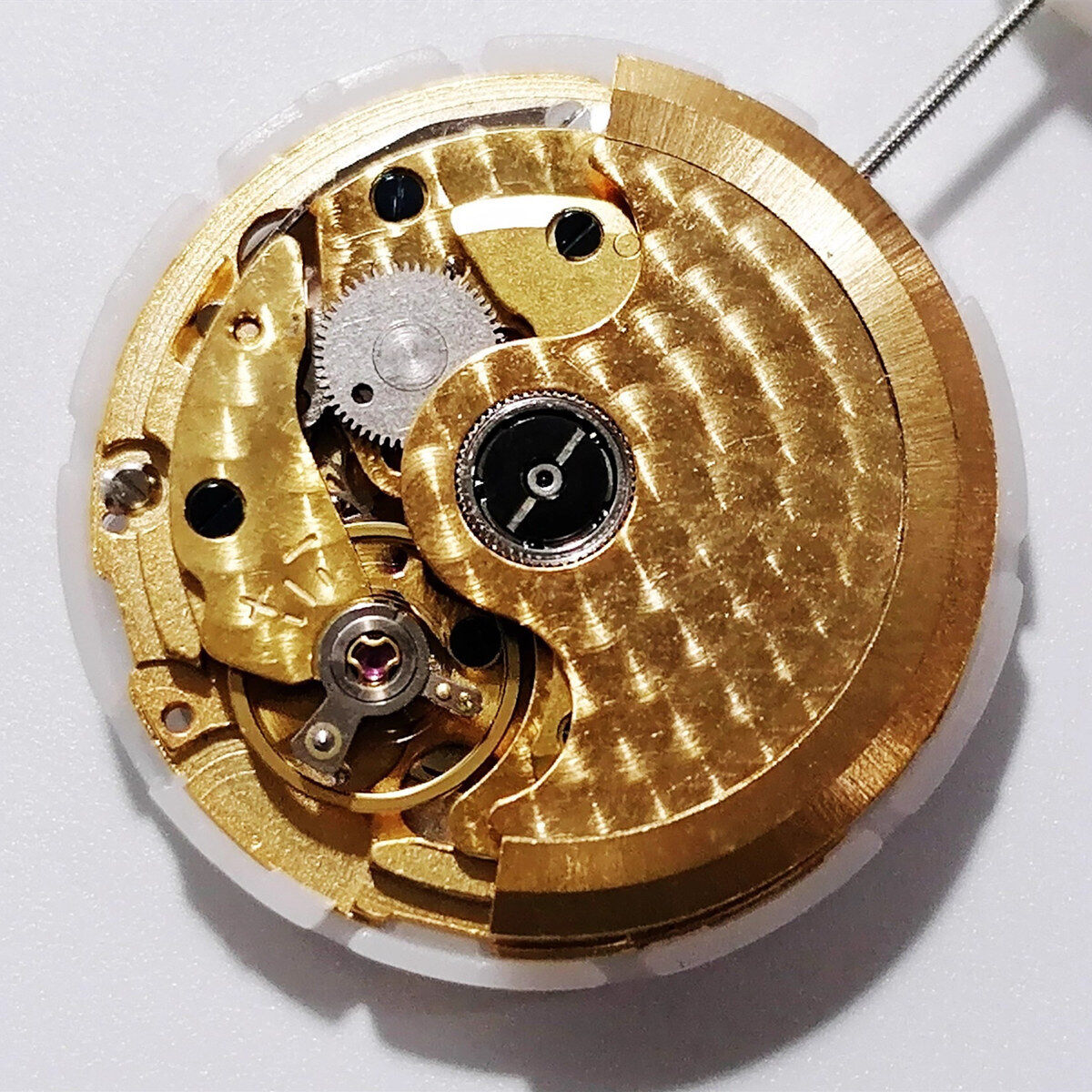 Chinese Hangzhou 2350 mechanical watch movement with 3 hands, golden carved design, single date display.