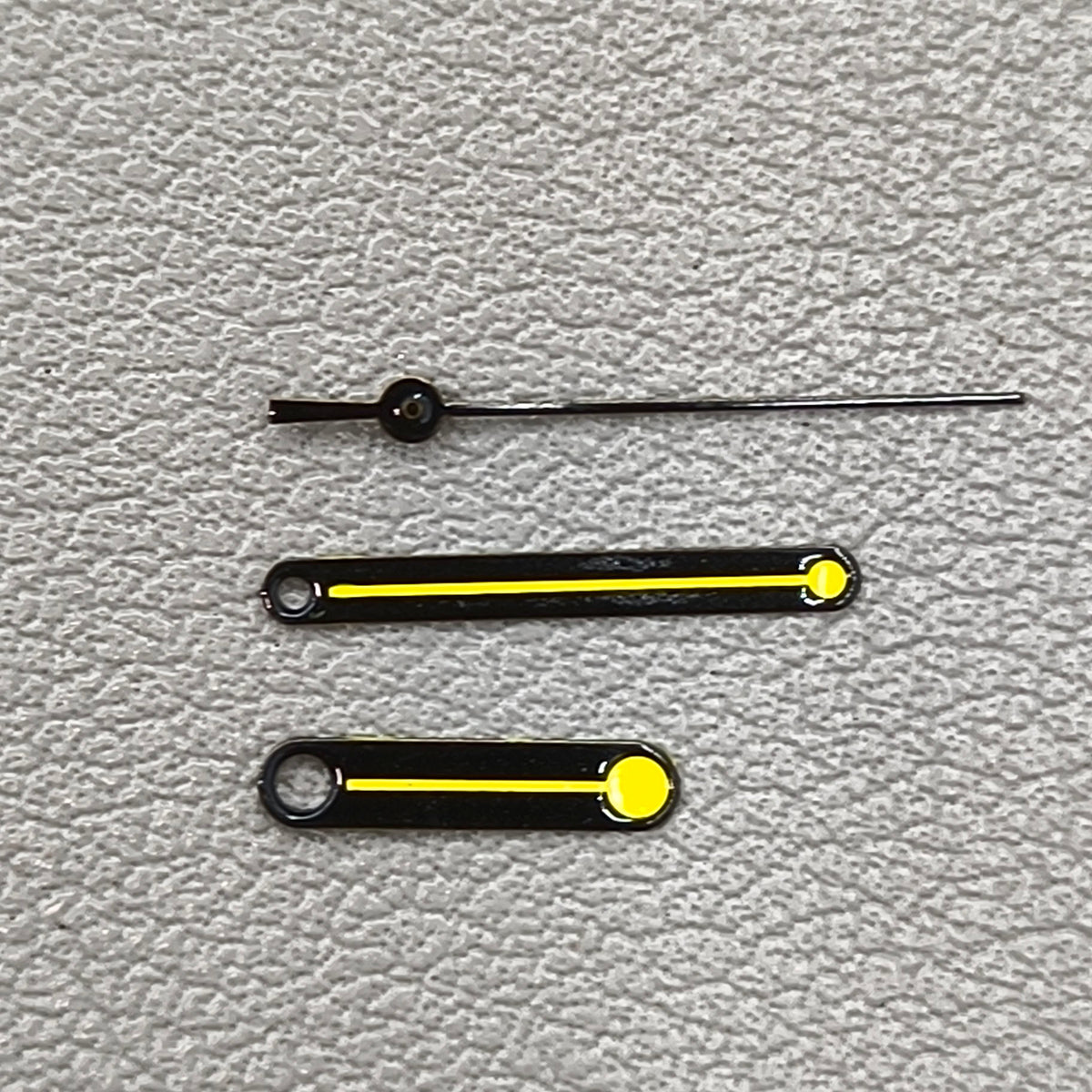 2 Sets Round Tip Black Trim Yellow Painted Hands Set for Ronda 515 Movement