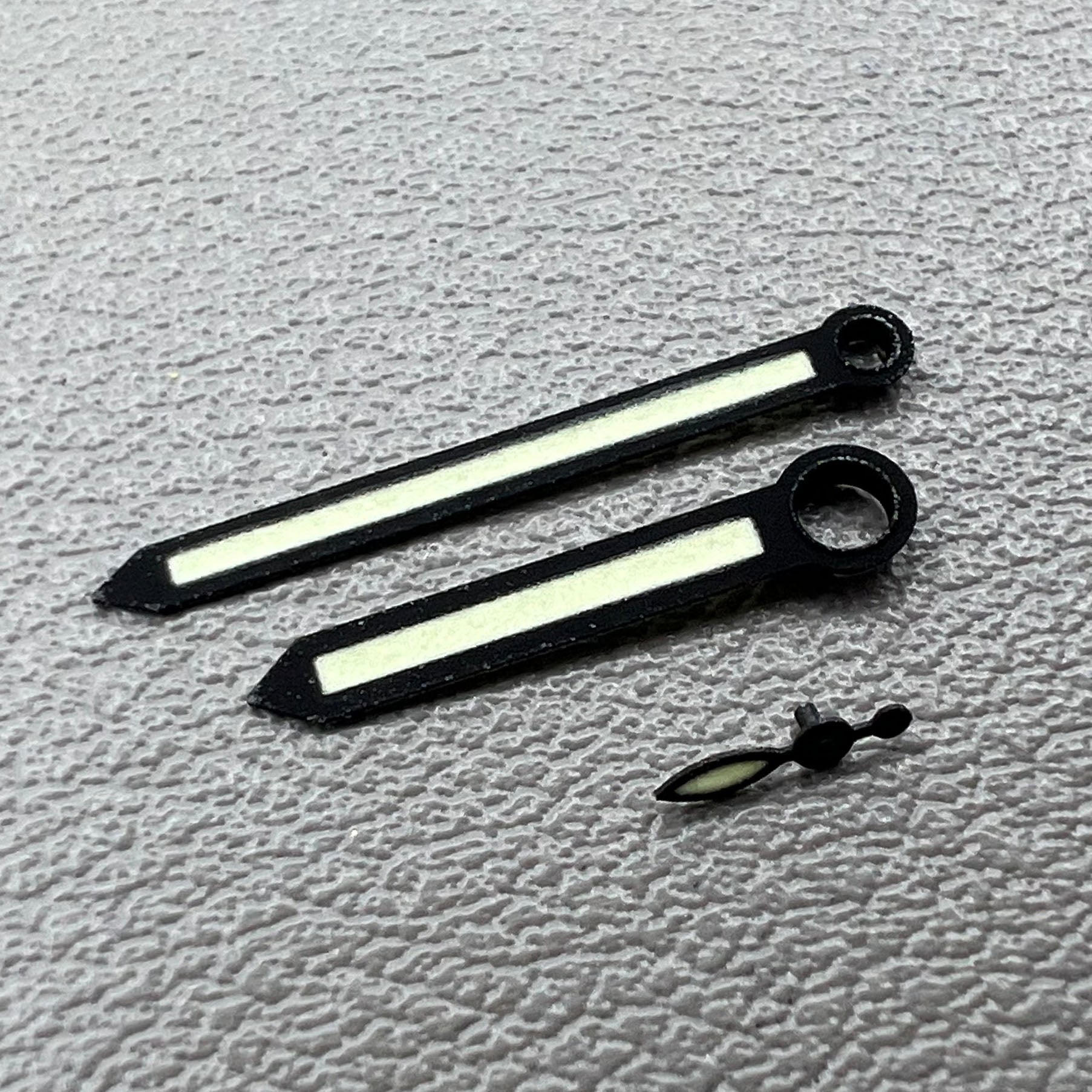 Green luminous 3-hand set with black trim for ST3600/ST3620/ETA6497/6498 movements.