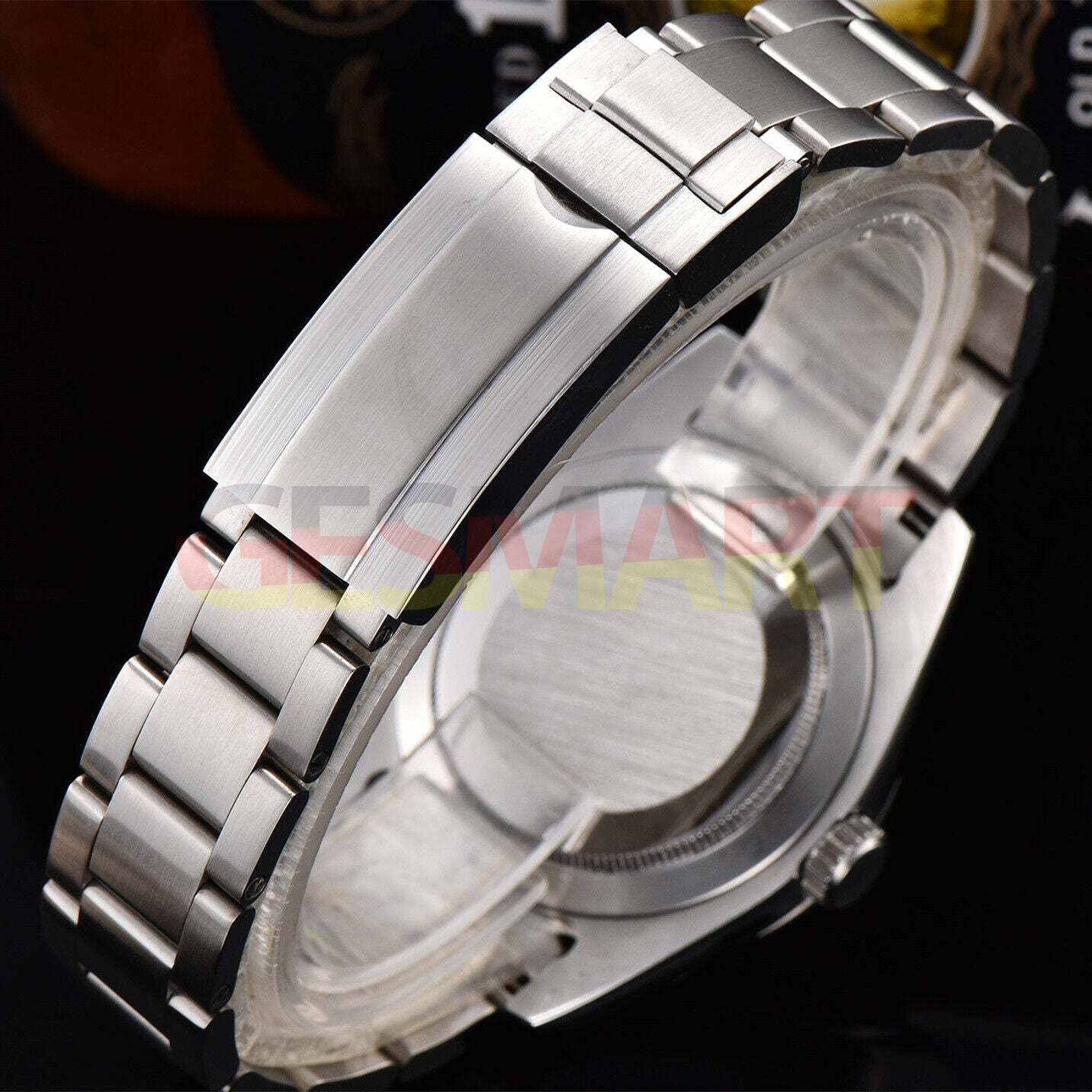 316L stainless steel 40mm men's mechanical diving watch with sapphire glass, waterproof for underwater adventures.