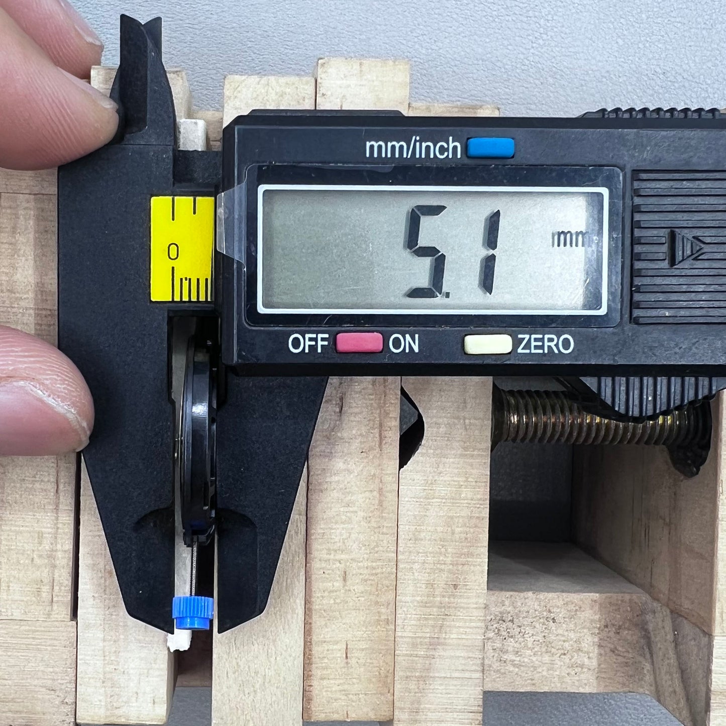 Swiss ETA805.144 Quartz Movement Golden Disk 3 Hands