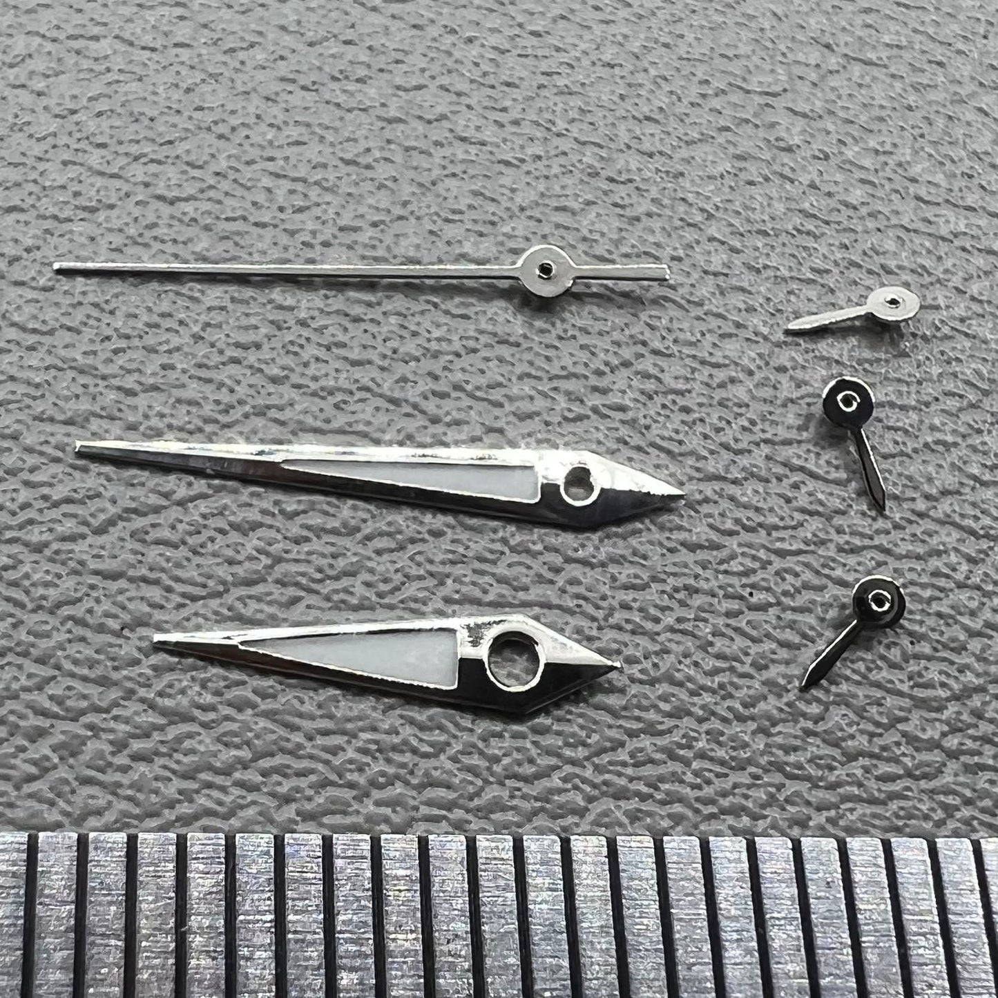 Pfeilf�rmige gr�ne, leuchtende Zeiger im 2er Set mit silbernen Akzenten f�r X3J X9J Uhren