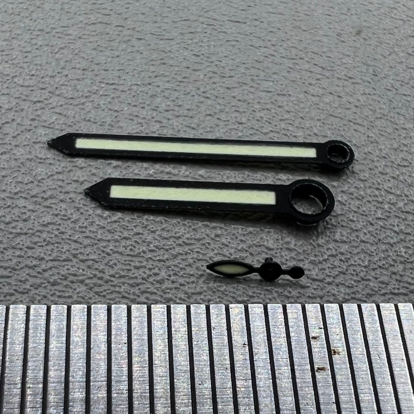 Schwarze Zeiger Set mit gr�n leuchtenden Zeigern f�r ST3600 Uhrwerke, kompatibel mit ETA6497/6498.