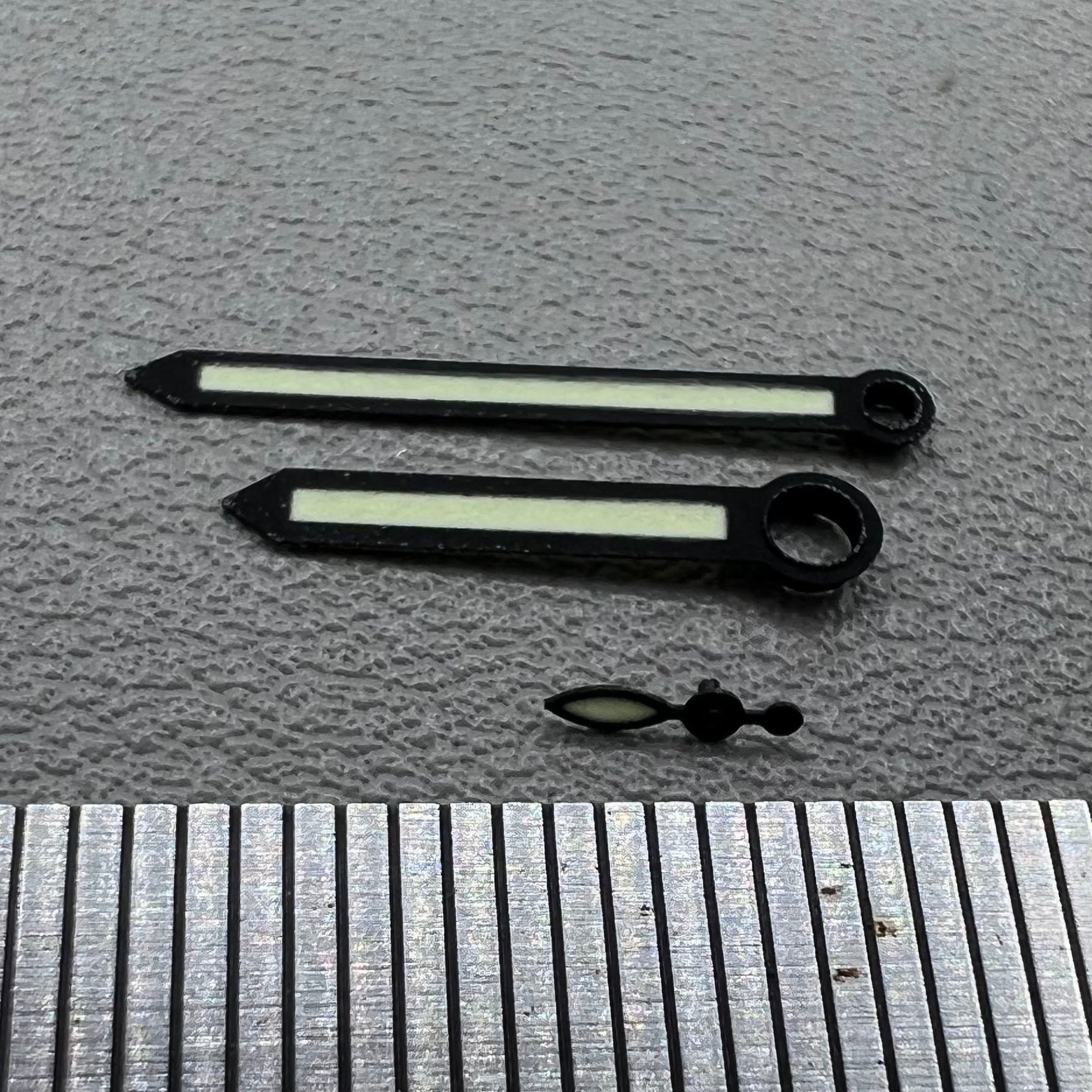 Schwarze Zeiger Set mit gr�n leuchtenden Zeigern f�r ST3600 Uhrwerke, kompatibel mit ETA6497/6498.