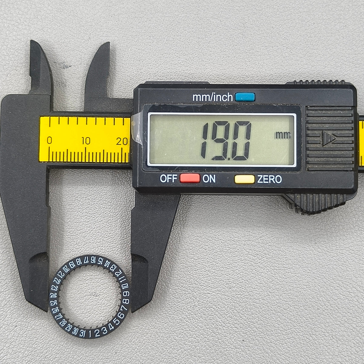 2 PIECES Black Special Font Date@6 Date Disk Wheel Date Wheel for Miyota 8215