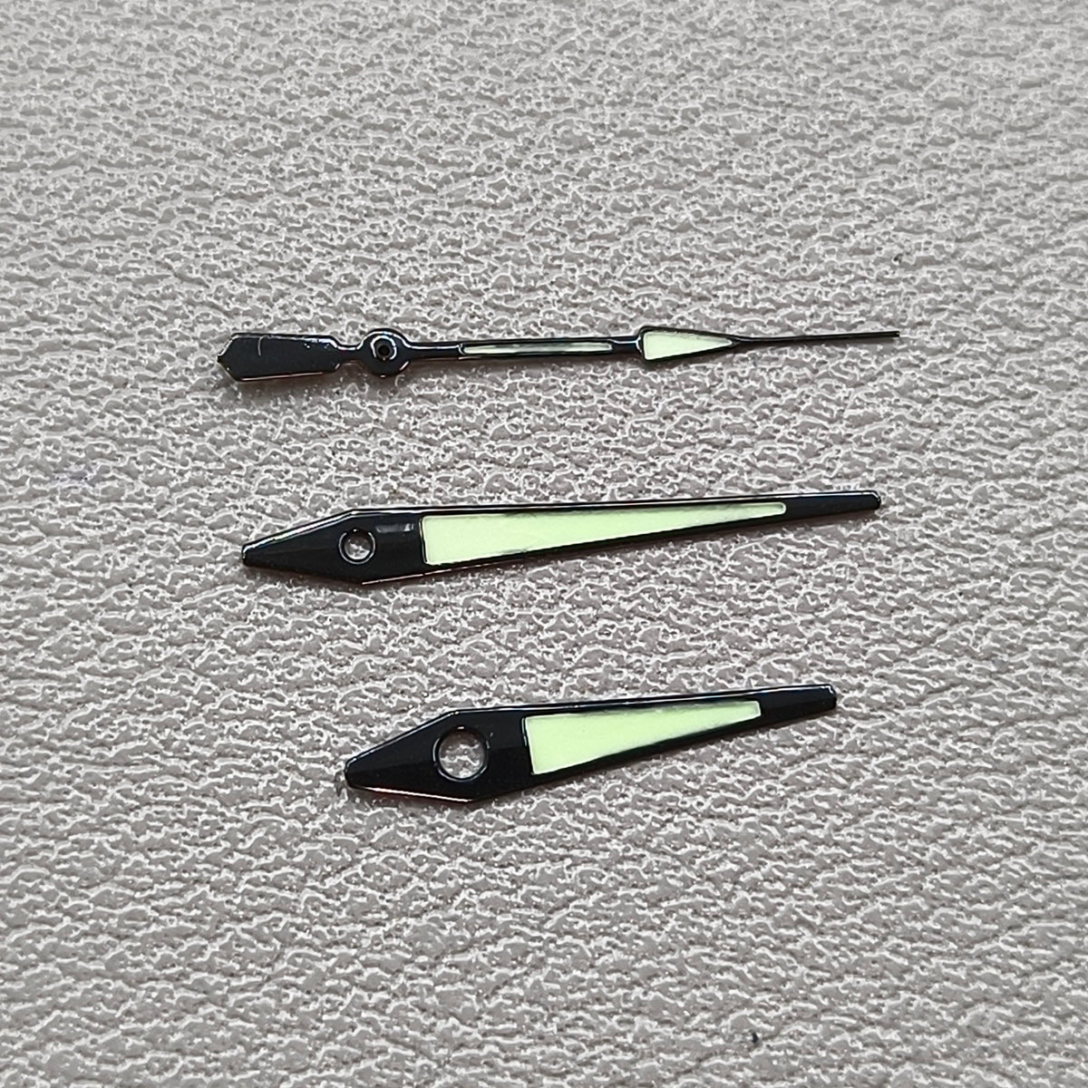 2 Sets Black Trim Arrow Shape Green Luminous Watch Hands for ISA 2331