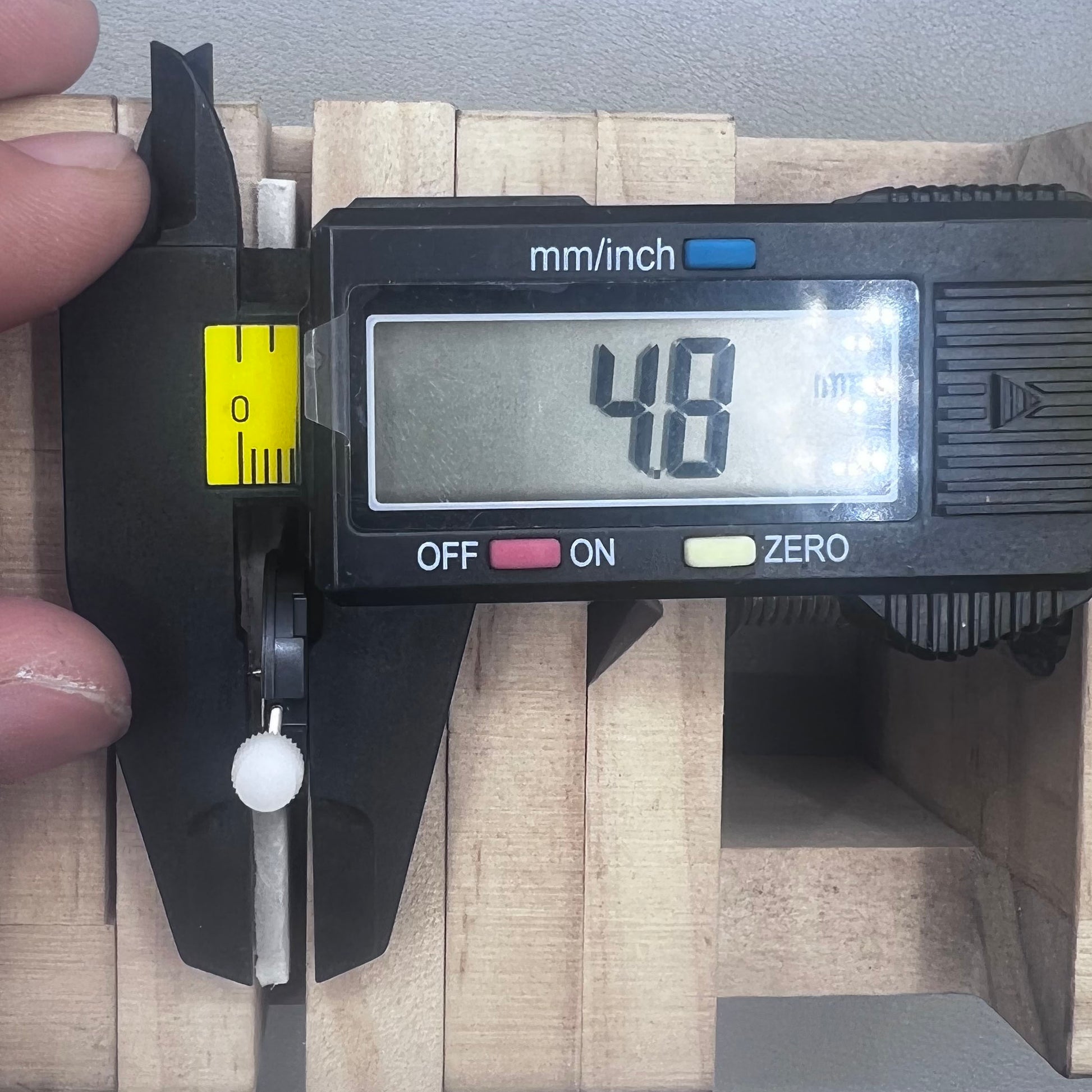 Swiss ETA 803.112 quartz watch movement with 3 hands and date window at 3 o'clock by ETA.