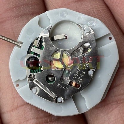 Sunon PE28 quartz watch movement with 3 hands and date at 3, precise replacement part