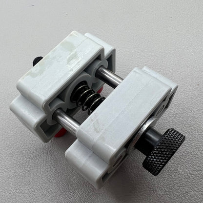 Bergeon Modell 5090 wasserdichter Uhrengeh�usehalter f�r pr�zise Uhrmacherarbeiten