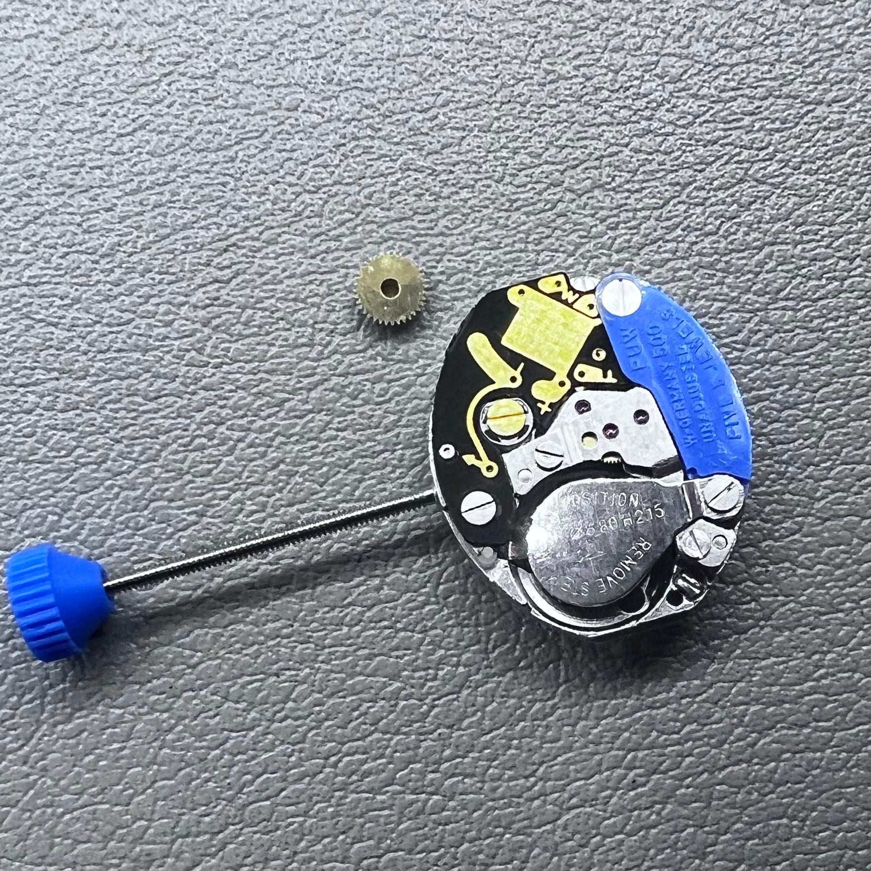 Replacement quartz watch movement ETA 978.002 with 2 hands, precision made in China for accurate timekeeping.