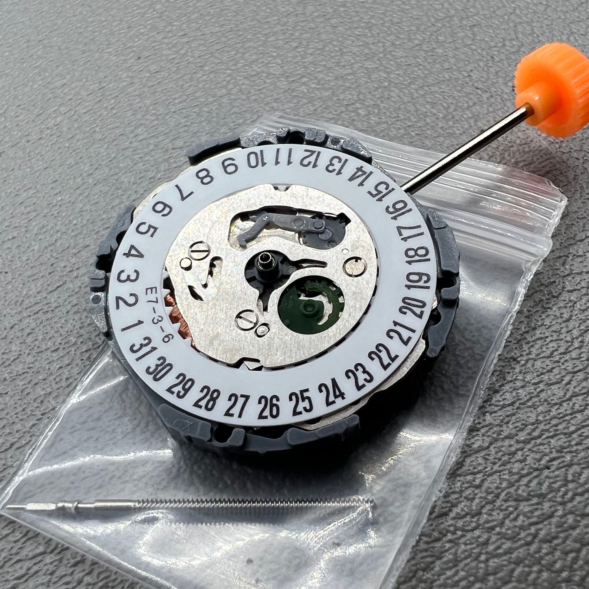 Replacement Japan Miyota 1N12 quartz movement with date at 6 o'clock for watch repair and accessories