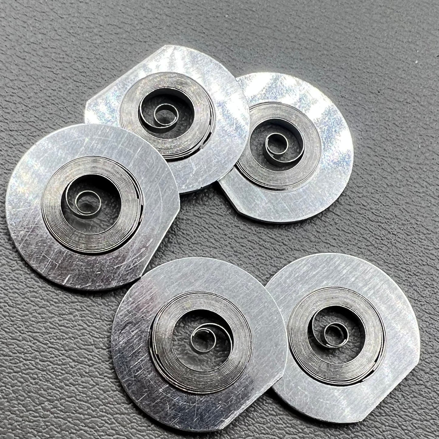 Komplettes Mainspring Set mit 5 St�ck f�r China ETA2824 2836 2834 Uhrwerk, hochwertige Pr�zision von Mainspring.