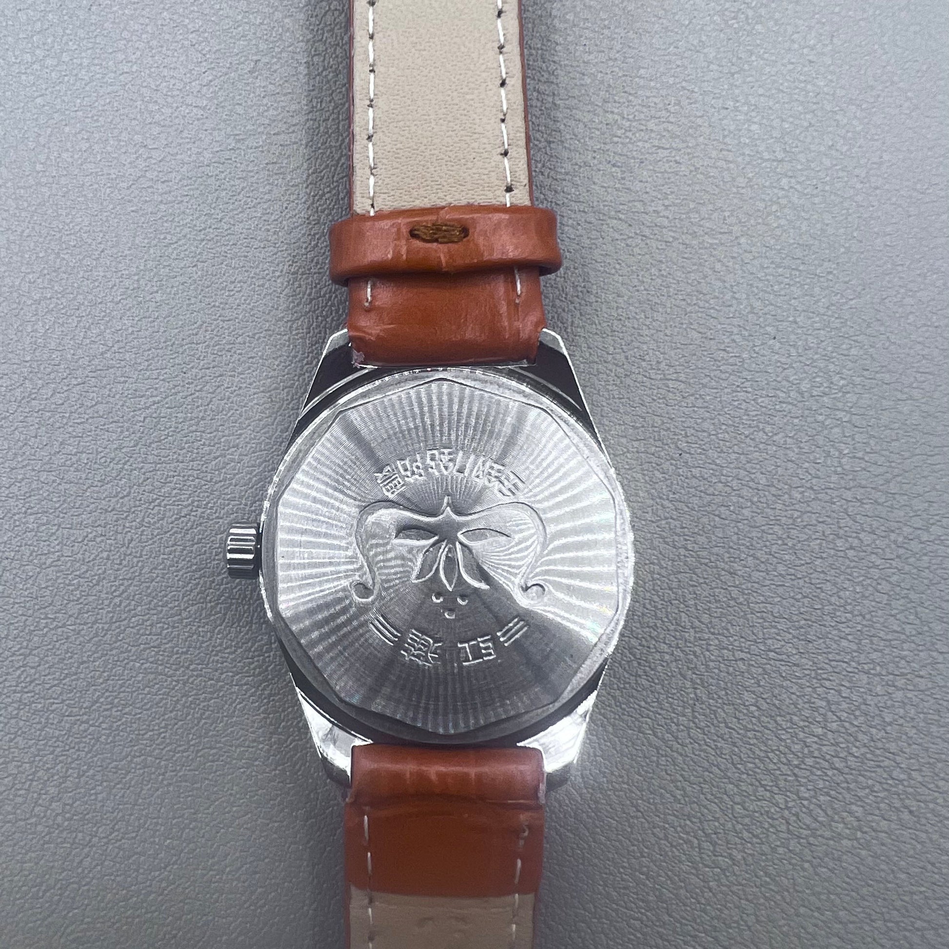 HONGLIAN 32mm brown leather band manual watch with 17 jewels and Roman numeral dial.
