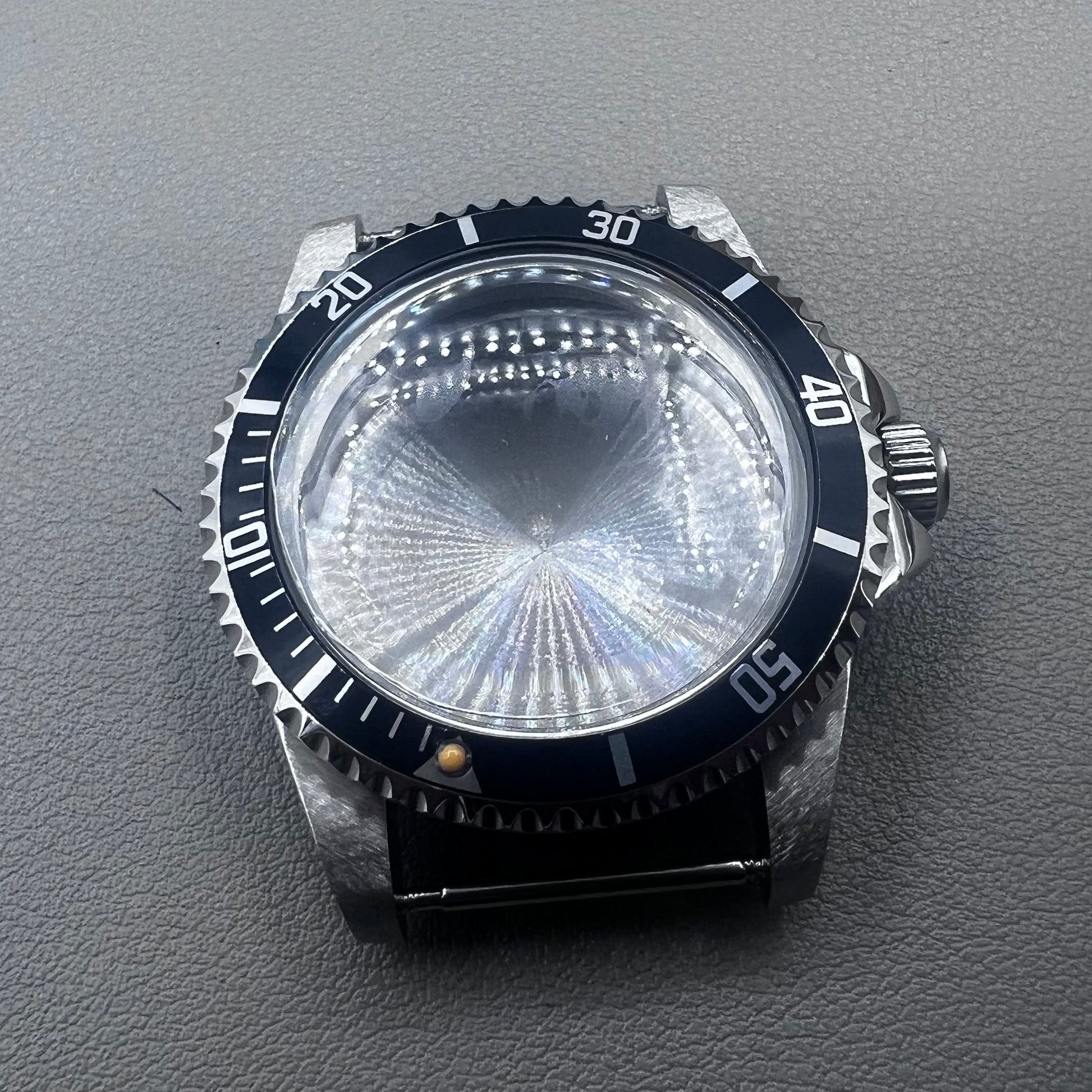 39.5mm stainless steel waterproof watch case with sapphire glass, compatible with NH35/36 movements.