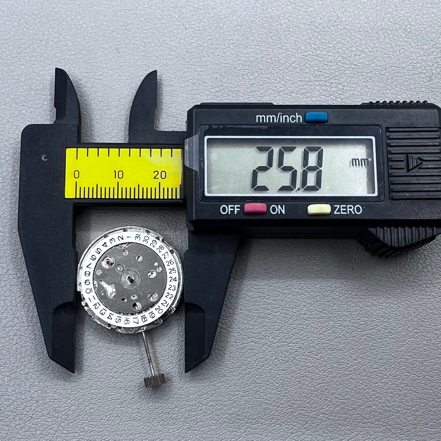 Dandong Silver automatic watch accessory showcasing precise mechanical movement with second stop feature.