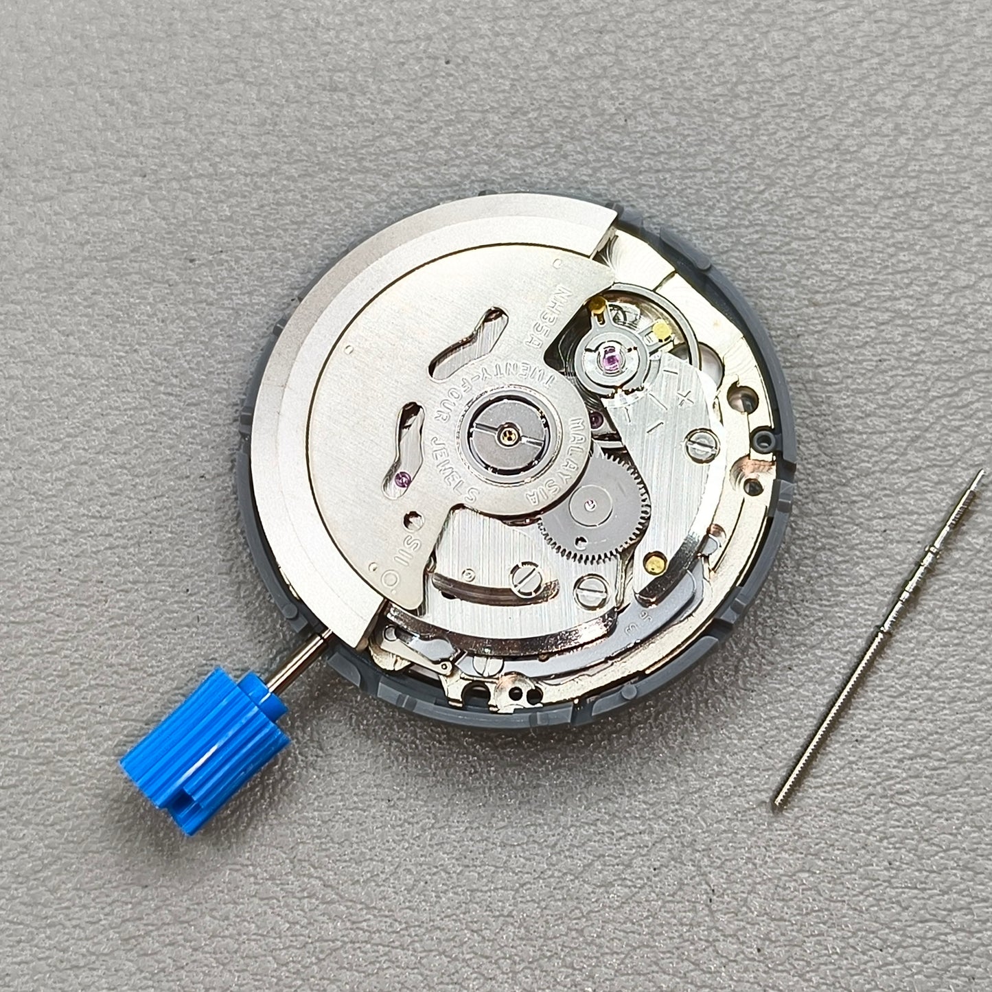 Seiko NH35 Mechanical Movement Black Disk Orange Font Date@3 Crown@3.0