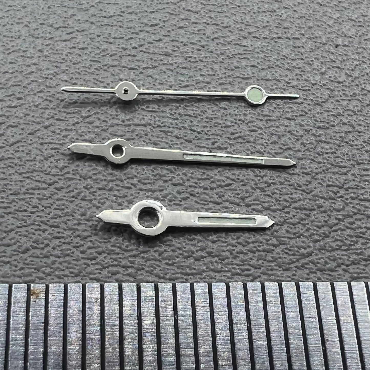 Set of 2 luminous watch hands compatible with Miyota 2035 movement, perfect for precise timekeeping.