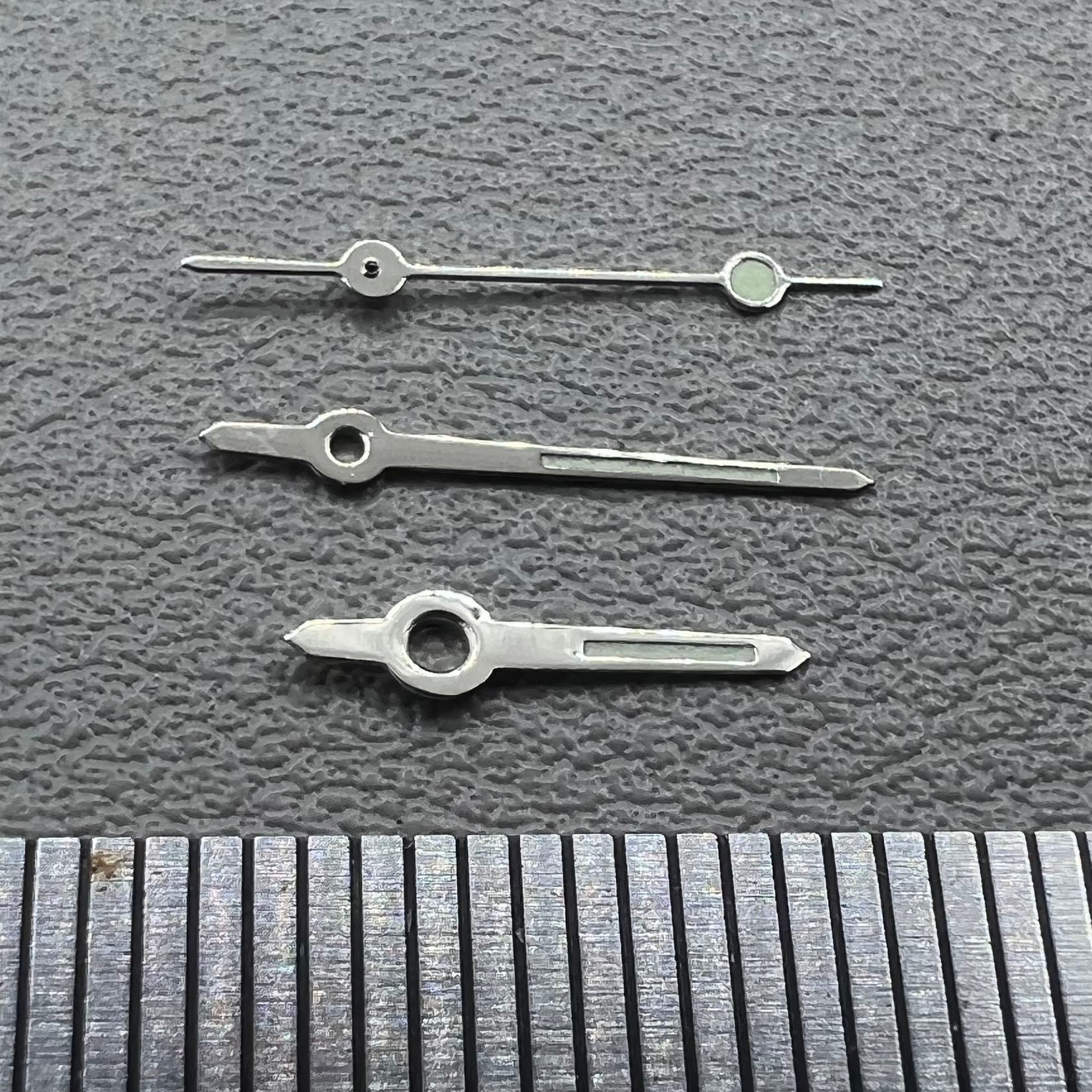 Set of 2 luminous watch hands compatible with Miyota 2035 movement, perfect for precise timekeeping.