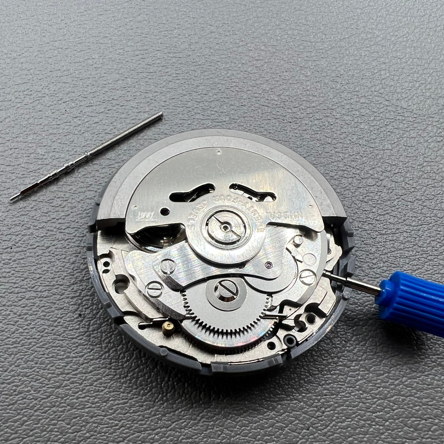 Japanisches NH36 Automatikwerk mit mechanischem Datum, Krone bei 3 Uhr, Pr�zisionsuhrwerkszubeh�r.