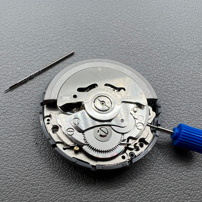 Japanisches NH36 Automatikwerk mit mechanischem Datum, Krone bei 3 Uhr, Pr�zisionsuhrwerkszubeh�r.